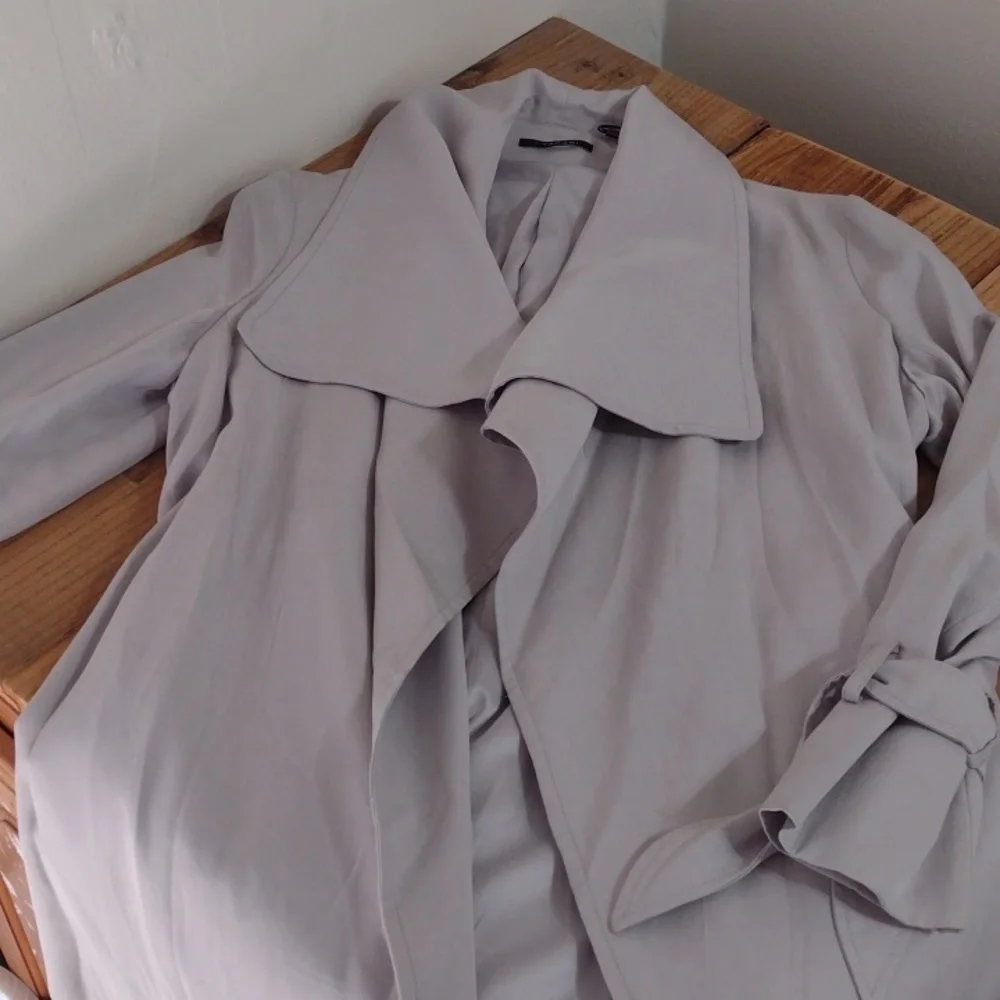 Tahari Gray Wrap Coat Size 6 NWT Missing Belt